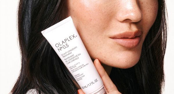 Hoe gebruik je OLAPLEX Broad Spectrum Chelating Treatment?